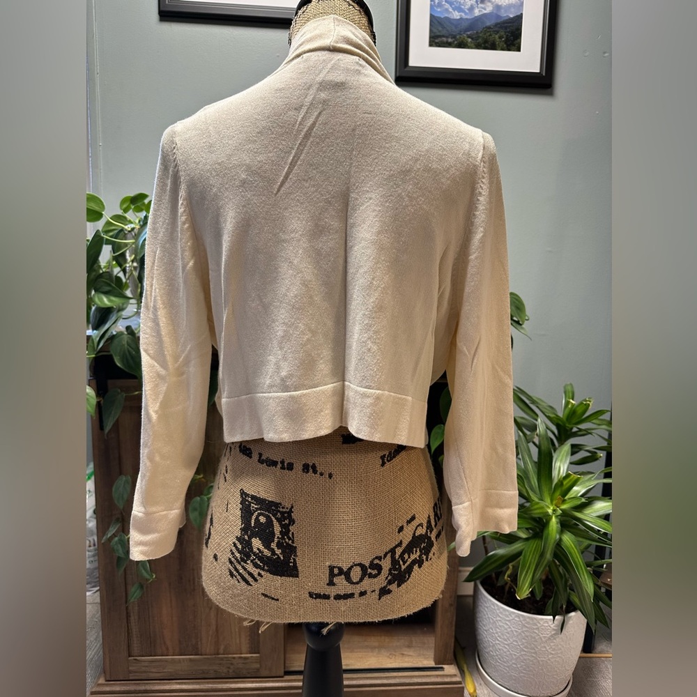 Jessica Howard cream sweater, size large. Lightweight. Good condition. - Picture 3 of 6